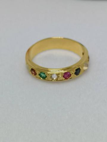 พลอยนพเก้า แหวนพลอยนพเก้า อัญมณีนพเก้า พลอยนพรัตน์ พลอยไพลิน พลอยโกเมน พลอยพลอยมรกต พลอยทับทิม เพชร พลอยไพฑูรย์ พลอยมุกดาหาร พลอยบุษราคัม ดูดวง เสริมดวง