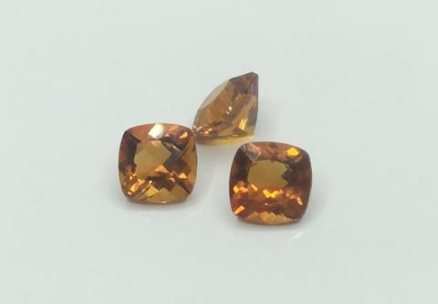 Citrine  yellow natural gemstone พลอย ซิทริน อัญมณี แก้ชง เสริมดวง ดูดวง  สีเหลือง ทอง พลอยบุษราคัม เสริมราศี พลอยดิบ ใบเซอร์ 