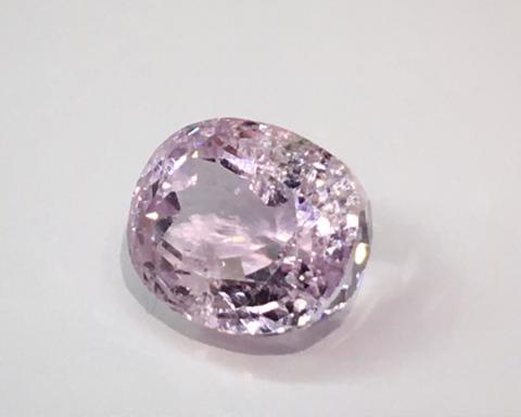 kunzite พลอยคุนไซด์ คันไซด์ พลอยสีชมพู พลอยดิบ อัญมณีสีชมพู เสริมดวง วันอังคาร ของแท้ ราคาถูก