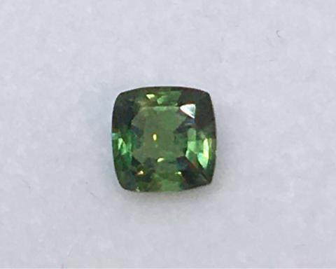 พลอยซัฟไฟร์สีเขียว พลอยเขียวส่อง พลอยมรกตจันท์ พลอยบางกะจะ พลอยสีเขียว ดูดวง เสริมดวงโชคลาภ แหวน อัญมณีวันพุธ เสริมราศีพฤษ green sapphire พลอยแท้ราคาโรงงาน พลอยจันทบุรี