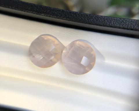 rose quartz ควอทซ์สีกุหลาบ อัญมณีสีชมพู หินมงคล เสริมดวงความรัก หินโชคลาภ geminlove ต่างหู พลอยดิบ โรสควอทซ์ อัญมณีแก้ชง