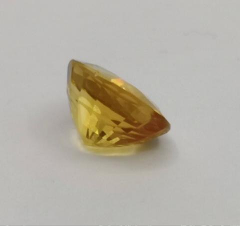 Citrine yellow natural gemstone พลอย ซิทริน อัญมณี แก้ชง เสริมดวง ดูดวง หัวใจ heart สีเหลือง ทอง พลอยบุษราคัม เสริมราศี