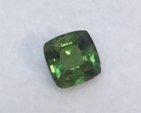 พลอยซัฟไฟร์สีเขียว พลอยเขียวส่อง พลอยมรกตจันท์ พลอยบางกะจะ พลอยสีเขียว ดูดวง เสริมดวงโชคลาภ แหวน อัญมณีวันพุธ เสริมราศีพฤษ green sapphire พลอยแท้ราคาโรงงาน พลอยจันทบุรี