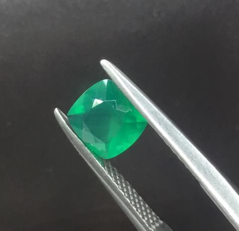 g1-597-28 green agate agate อัญมณีสีเขียว พลอยเขียวส่อง พลอยมรกต เสริมดวง ดูดวง ราศีพฤษ green sapphire emerald ราคาถูก ของแท้