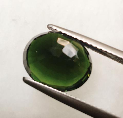 g1-503-1 green tourmaline พลอยทัวมาลีน สีเขียว green tourmaline พลอยทัวมาลีน สีเขียว พลอยมรกต พลอยเขียวส่อง อัญมณีสีเขียว เสริมดวง เสริมราศีพฤษก พลอยดิบ รับประกันพลอยแท้ มีใบเซอร์ แก้ชง เสริมวันเกิด ของขวัญ ราคาถูก