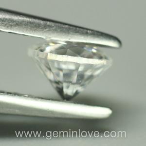 White Zircon พลอยเพทายขาวเหลี่ยมเพชร พลอยแท้ อัญมณีสีขาว ดูดวง เสริมดวง พลอยดิบ เพชร ราศี เมษ แหวนเพชร มีใบเซอร์ฯ