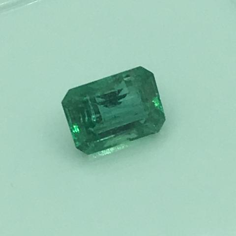  พลอยมรกต Emerald อัญมณีสีเขียว เสริมดวงวันพุธ เสริมราศีพฤษภา พลอยดิบ พลอยแท้ มีใบเซอร์ โคลัมเบีย แซมเบีย