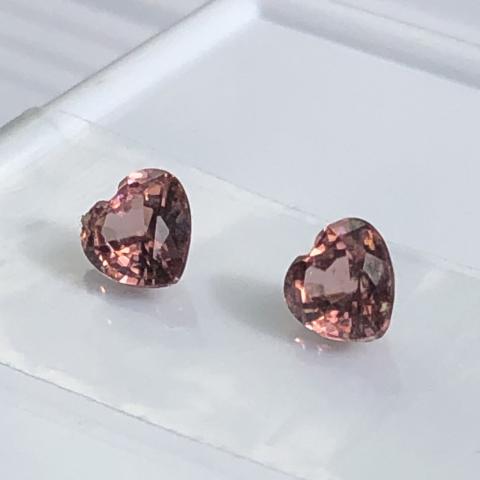 Natural Zircon unheated heart พลอยเพทายดิบ พลอยแท้ อัญมณี พลอยดิบ ดูดวง เสริมดวง เพชรสีเหลือง พลอยทำต่างหู แหวนเพชร มีใบเซอร์ฯ รับสั่งทำเครื่องประดับ