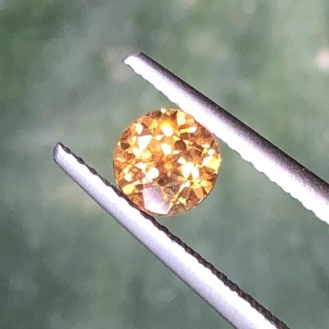 พลอยเพทายดิบ เพทายสีทอง unheated zircon ต่างหูพลอย เพทายเขมร