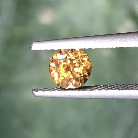 พลอยเพทายดิบ เพทายสีทอง unheated zircon ต่างหูพลอย เพทายเขมร