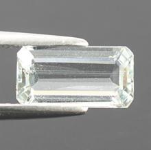 gemstone: อะคัวมารีน-Aquamarine size: 10.3x5.5x3.3 carat: 1.43Ct.