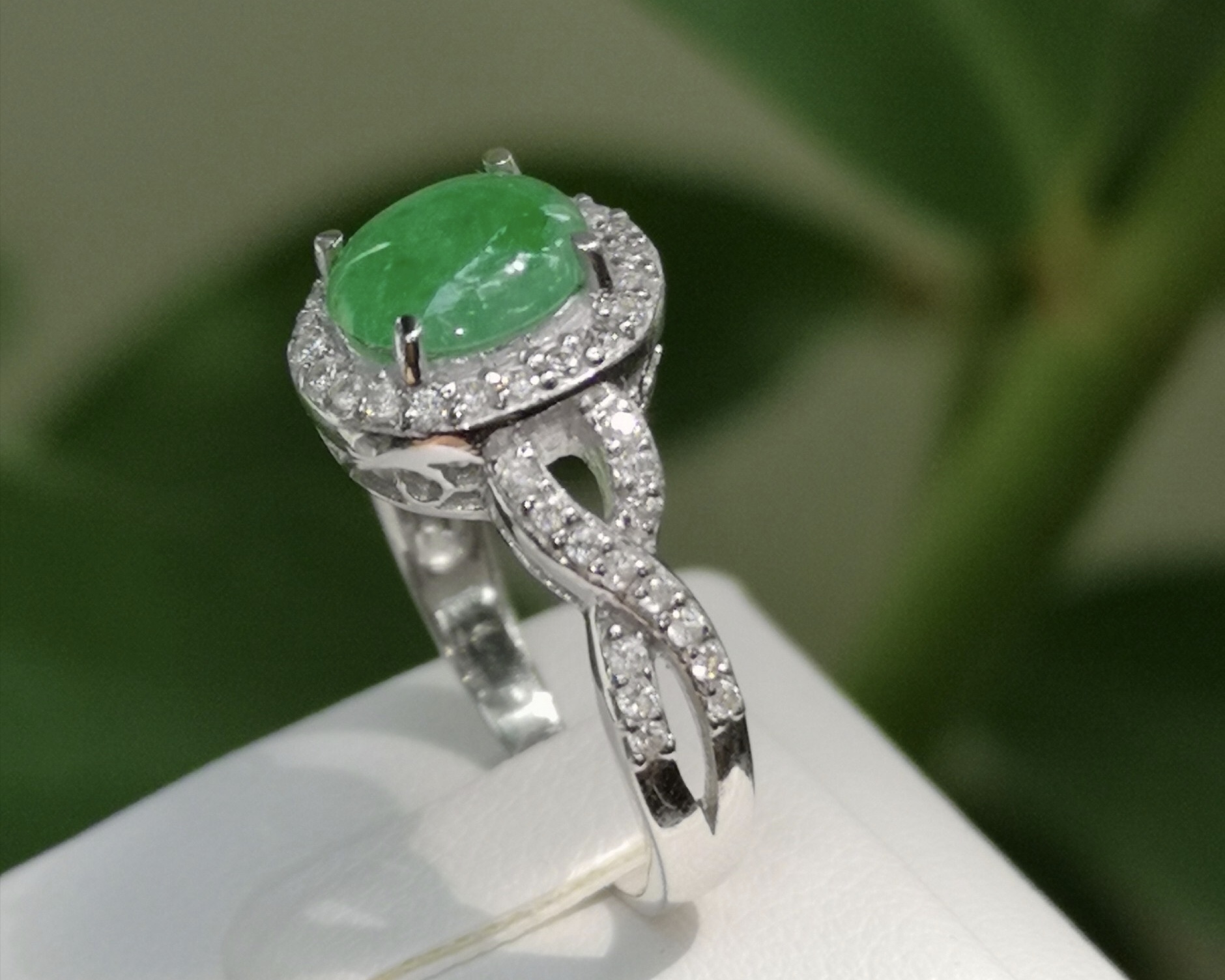 แหวนหยกพม่า หยกแท้ หยกพม่า หยกเขียว jade jadeite พลอยเสริมดวง พลอยแท้