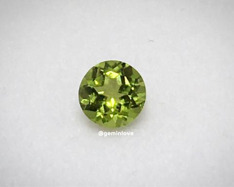 พลอยไม่เผา พลอยเพอริดอท peridot พลอยเสริมดวง แก้ชง ราศ๊สิงห์ พลอยแท้ พลอยสด วันพุธ หินนำโชค ดูดวง พลอยราคาโีรงงาน