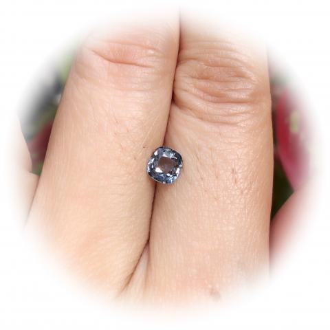 พลอยสปิเนล spinel พลอยพม่า พลอยดิบไม่เผา พลอยสีเทาขาว พลอยสีหวาน พลอยแท้  naturalgemstones unheatedgemstone