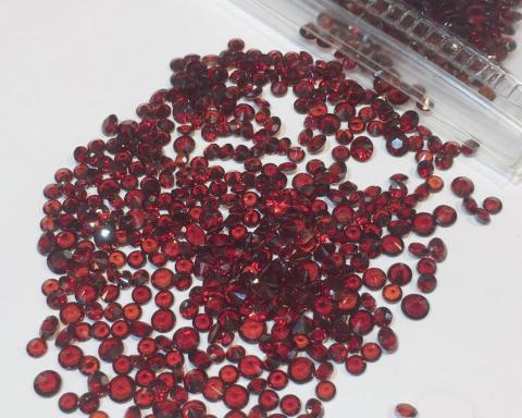 Garnet พลอยโกเมน พลอยแดง พลอยมิล พลอยเล็ก พลอยสายมู พลอยแท้ พลอยร่วง พลอยกลมเล็กๆ พลอยมิล พลอยราคาโรงงาน