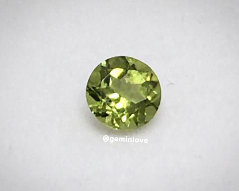 พลอยไม่เผา พลอยเพอริดอท peridot พลอยเสริมดวง แก้ชง ราศ๊สิงห์ พลอยแท้ พลอยสด วันพุธ หินนำโชค ดูดวง พลอยราคาโีรงงาน