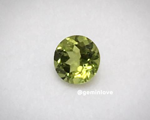 พลอยไม่เผา พลอยเพอริดอท peridot พลอยเสริมดวง แก้ชง ราศ๊สิงห์ พลอยแท้ พลอยสด วันพุธ หินนำโชค ดูดวง พลอยราคาโีรงงาน