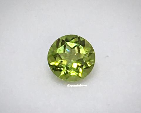 พลอยไม่เผา พลอยเพอริดอท peridot พลอยเสริมดวง แก้ชง ราศ๊สิงห์ พลอยแท้ พลอยสด วันพุธ หินนำโชค ดูดวง พลอยราคาโีรงงาน