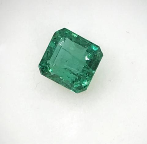 พลอยมรกต Emerald อัญมณีสีเขียว เสริมดวงวันพุธ เสริมราศีพฤษภา พลอยดิบ พลอยแท้ มีใบเซอร์ โคลัมเบีย แซมเบีย