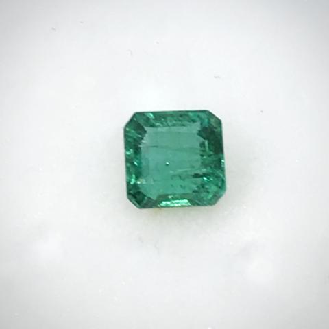 พลอยมรกต Emerald อัญมณีสีเขียว เสริมดวงวันพุธ เสริมราศีพฤษภา พลอยดิบ พลอยแท้ มีใบเซอร์ โคลัมเบีย แซมเบีย