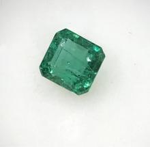 พลอยมรกต Emerald อัญมณีสีเขียว เสริมดวงวันพุธ เสริมราศีพฤษภา พลอยดิบ พลอยแท้ มีใบเซอร์ โคลัมเบีย แซมเบีย